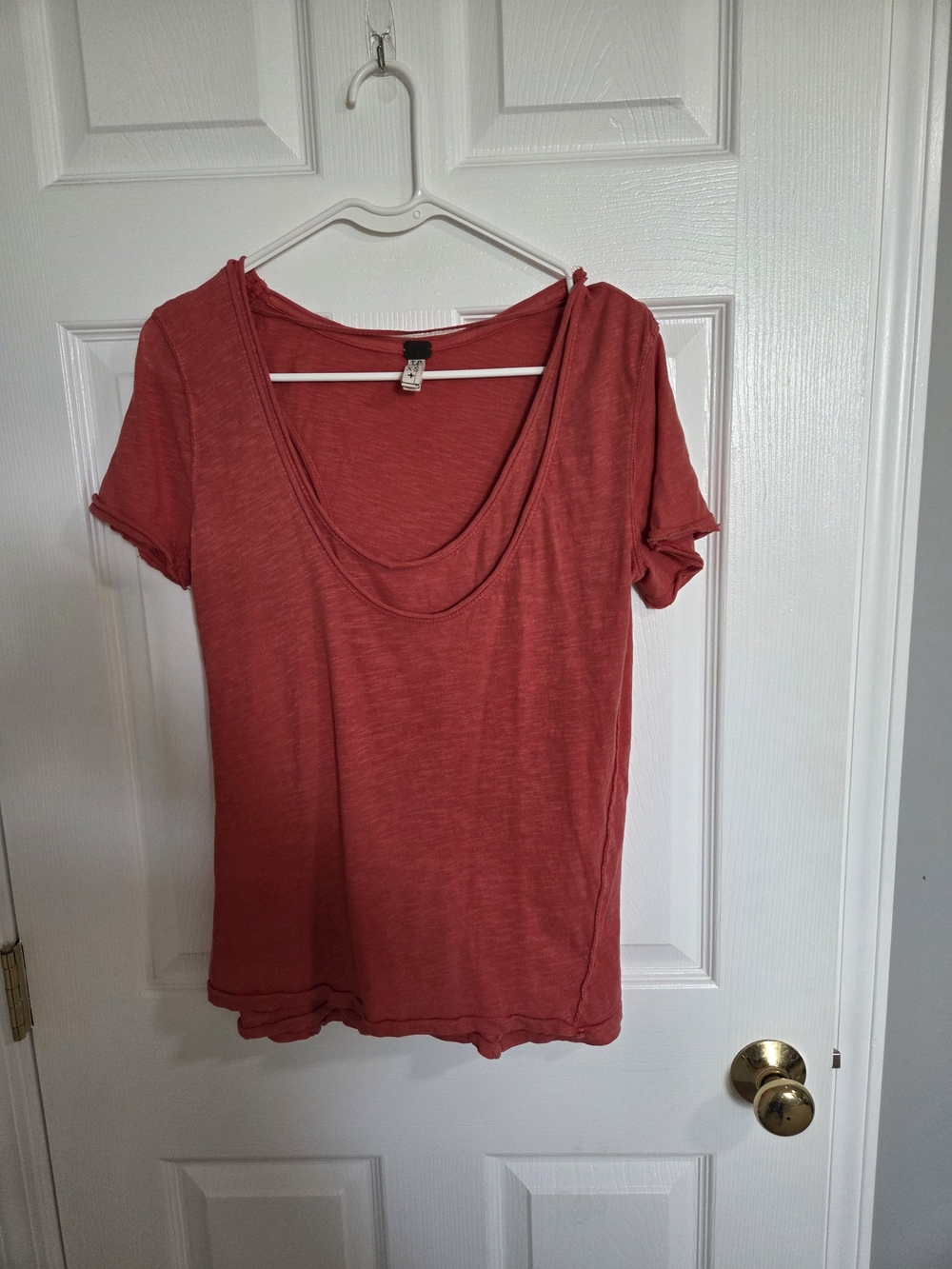 Women's Scoop Neck Short Sleeve Top in Rust Red